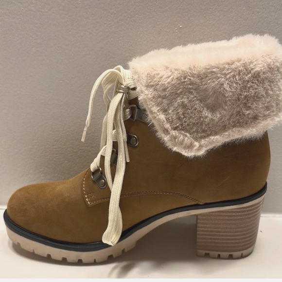 CCOCCI Women's Tan Fur-Lined Ankle Boots Lug Soles Laceup, Size 7 - Picture 3 of 5